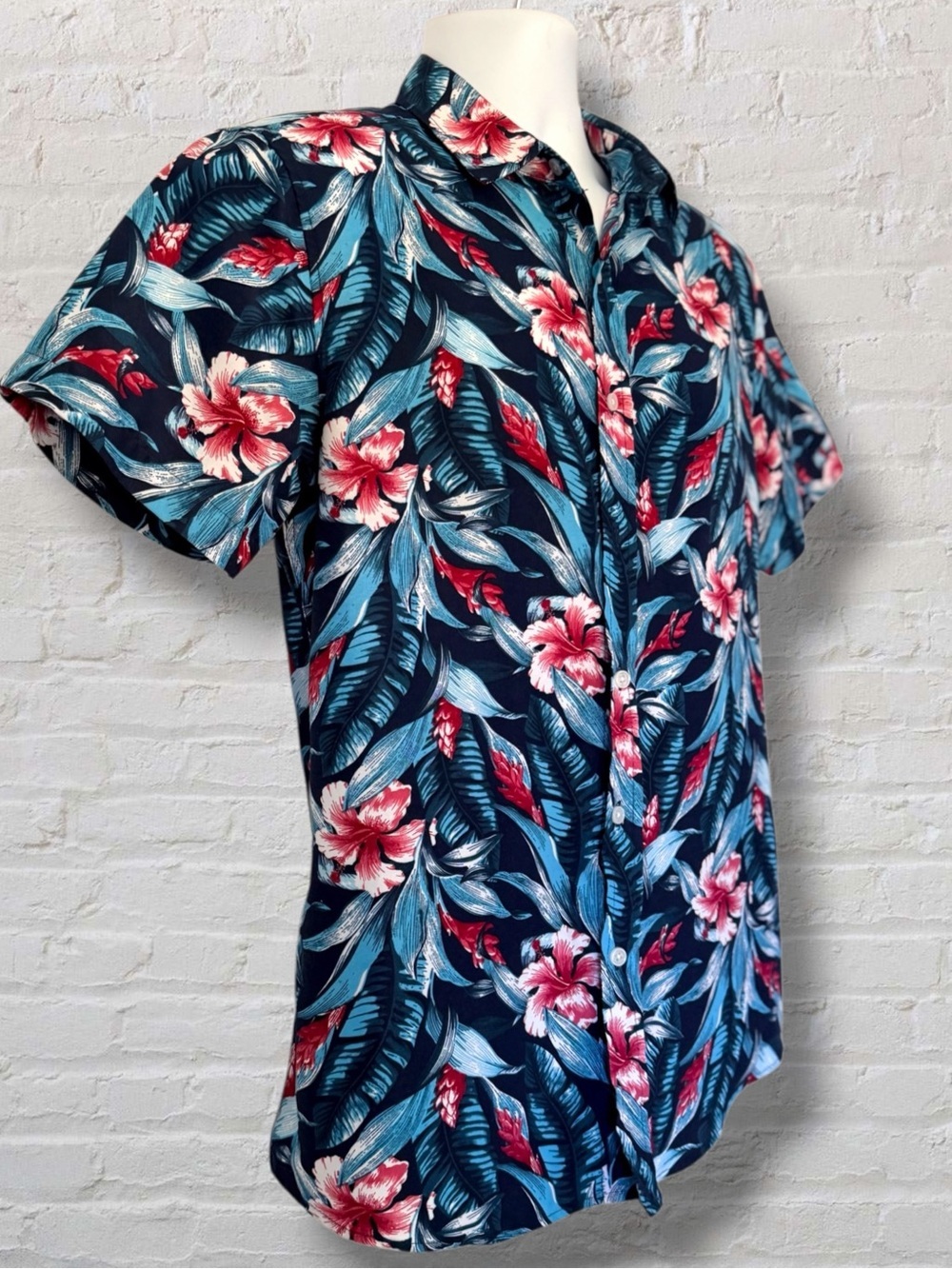 Julian & Mark Hawaiian Shirt Mens M Tropical Floral Navy Resort Aloha - Picture 5 of 9